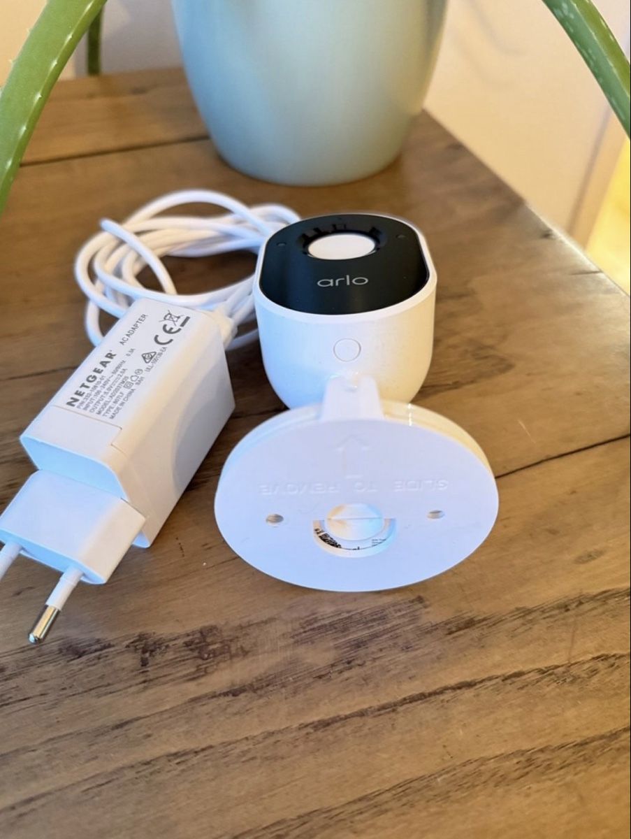 Arlo Videocamere: Arlo Essential indoor Kamera, weiss – Usato da Flums venduto da Sascha121 1