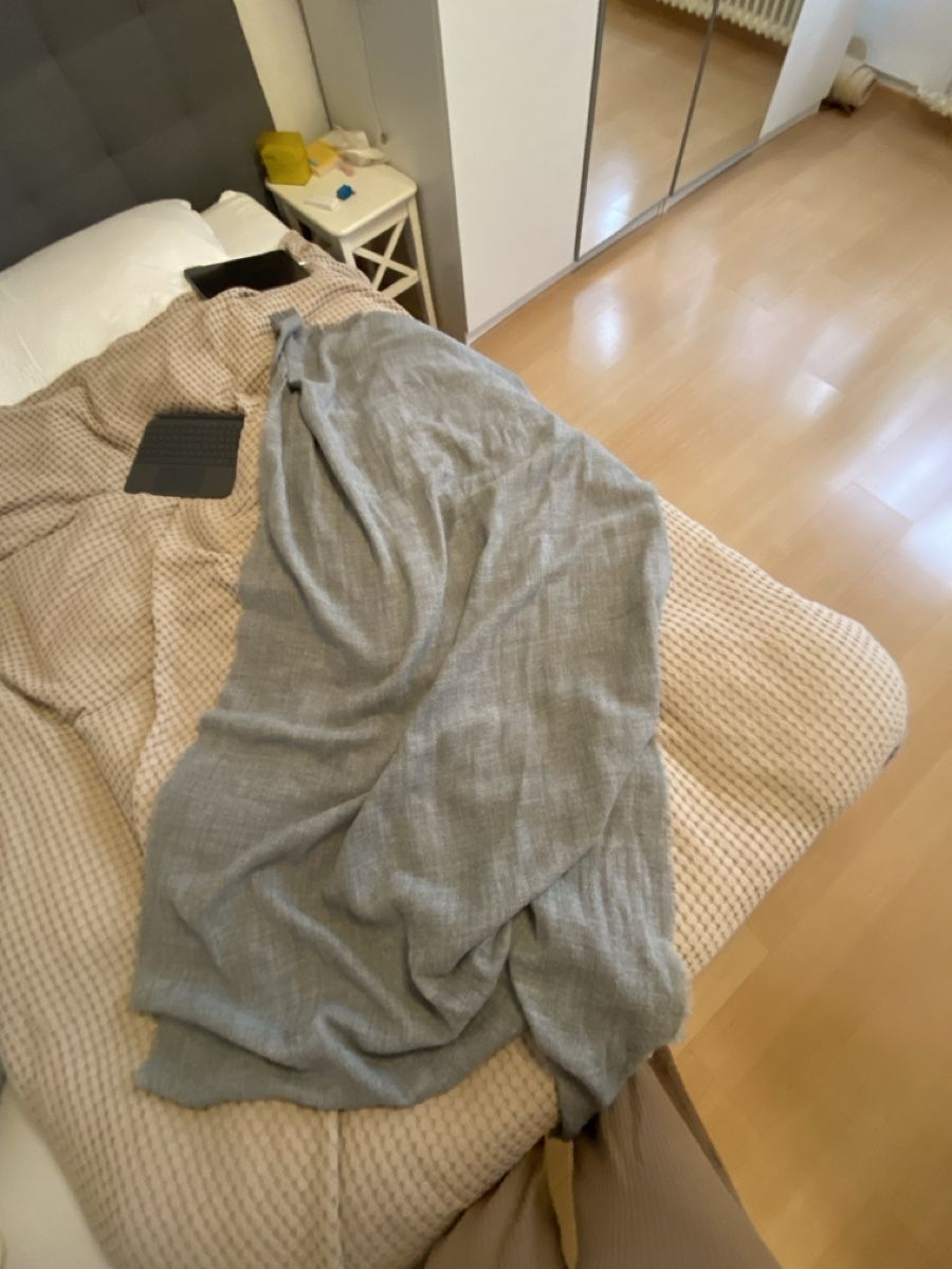 Foulard & Sciarpe: Wärmender Schal in Grau – Usato da Zürich venduto da yae56 1