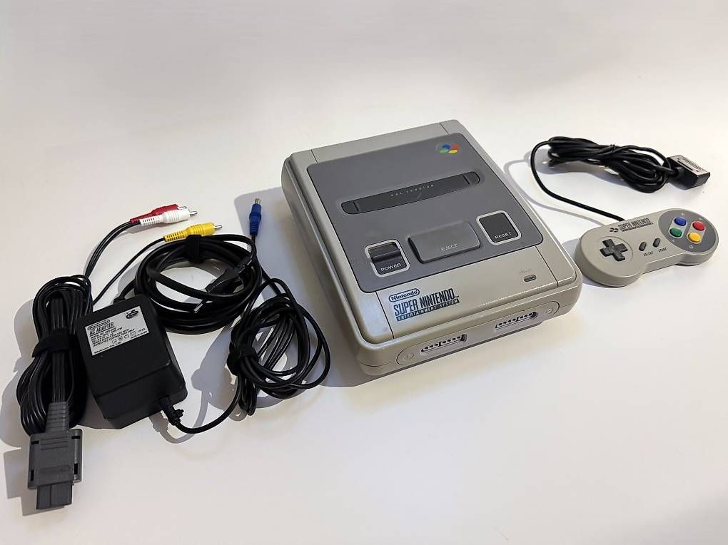 Nintendo Konsolen: Super Nintendo SNES PAL Konsole mit Controller 🎮 – Gebraucht aus Berg am Irchel von ubik
