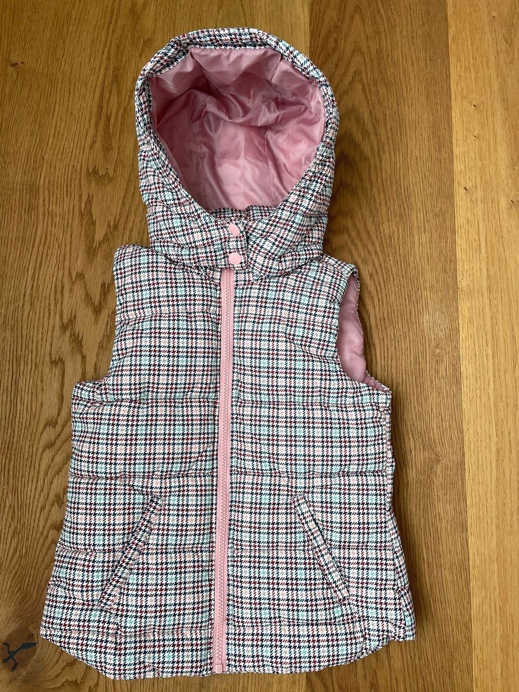 H&M Sonstige Mädchenkleider: Gilet H&M Gr. 122/128 – Gebraucht aus Sarnen von Pinoccio6
