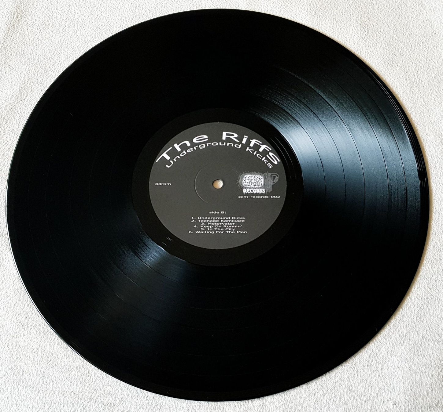 Dischi in vinile: The Riffs – Underground Kicks - LP - 2000 - First Press – Usato da Uster venduto da Zardodel 3