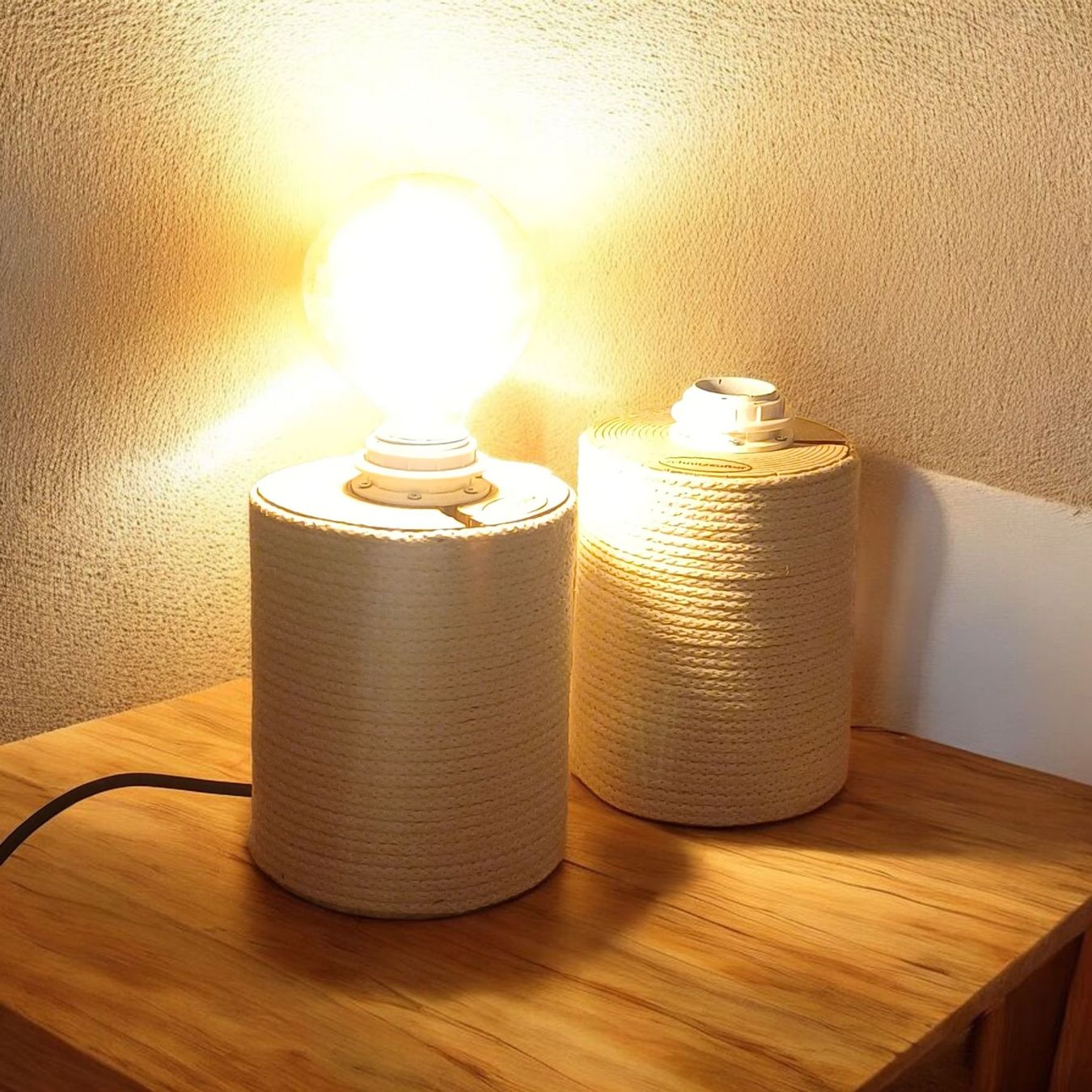 Lampade: Rustikale Lampe mit Seil-Design – Nuovo e nell'imballaggio originale da Domat-ems venduto da Gr8wood 1