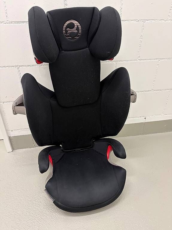 Seggiolini per auto: Cybex Solution S-Fix Kindersitz zu verkaufen. – Usato da Adligenswil venduto da JaChu2ffg