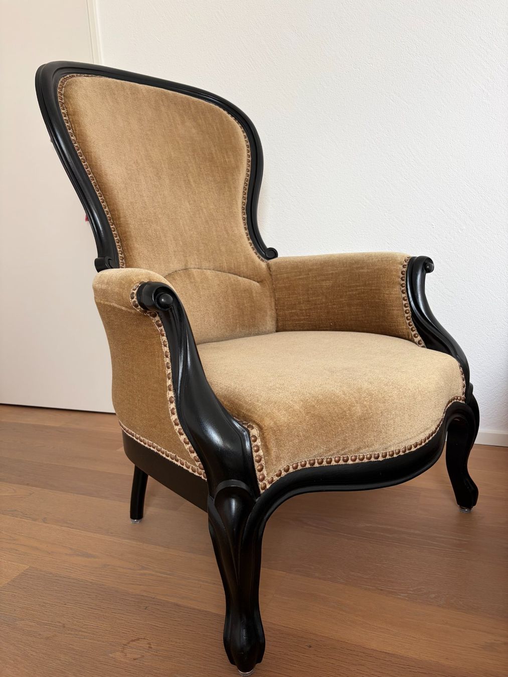Fauteuils: Antiker Sessel mit Holzrahmen – D'occasion à Samstagern par TAAF 4