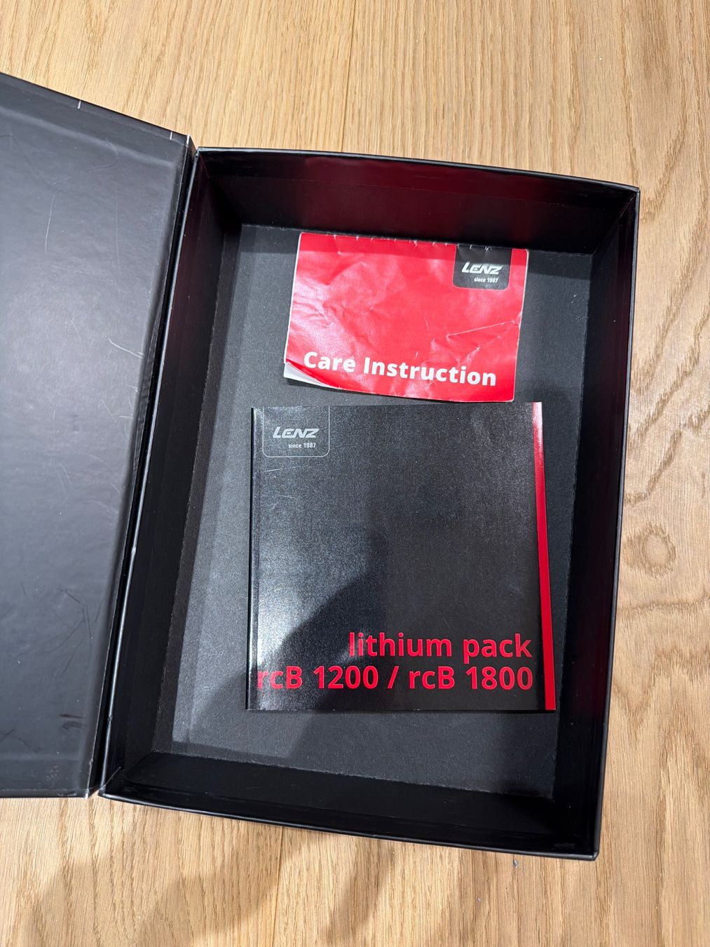 Caricabatterie: Lenz Lithium Pack rcb 1800 mit 2 Sets Heizsystemen – Usato da Ennetbaden venduto da Katiusia 5