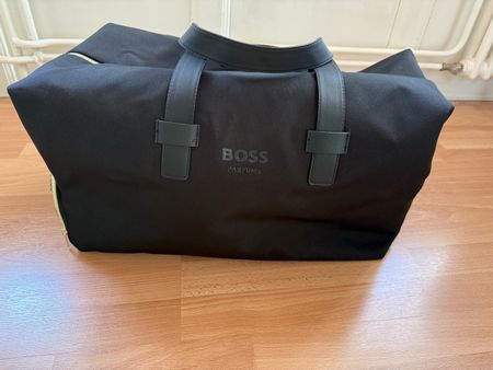 Sac de voyage, sport Hugo Boss Parfums noir, parfait état!