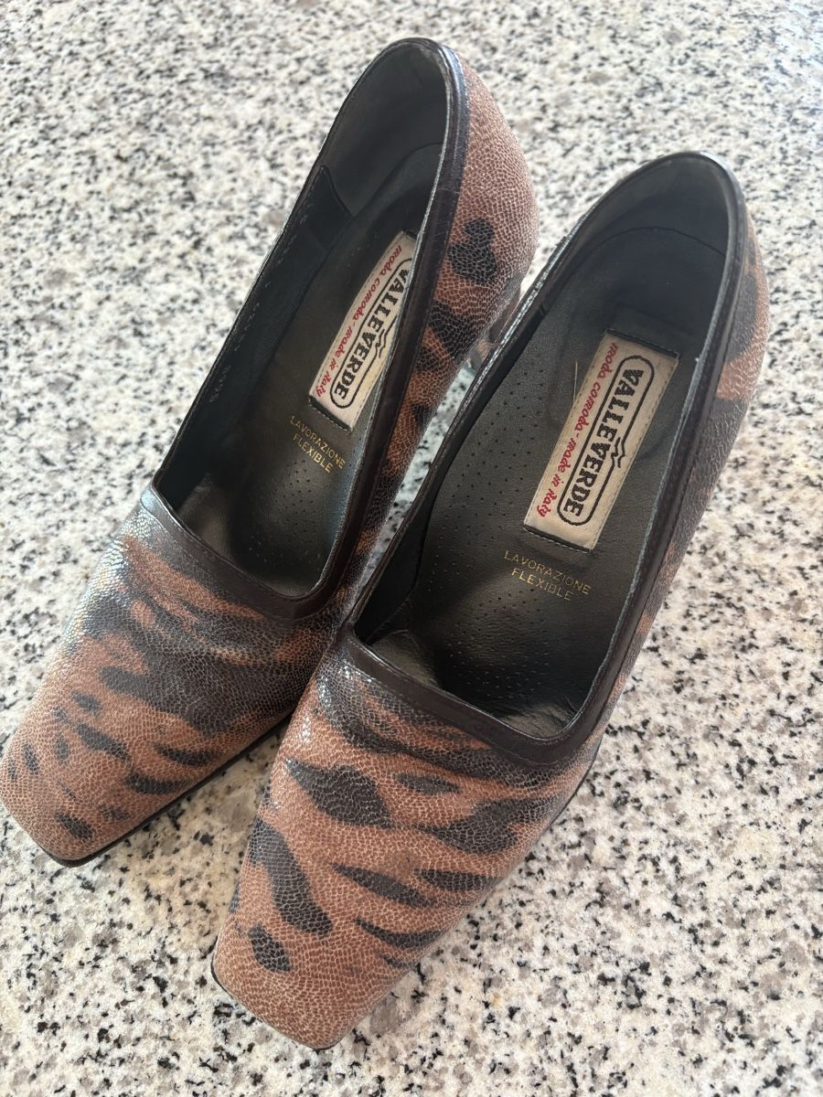 Scarpe da donna: Damen Pumps, Gr. 33 1/2, echtes Leder – Usato da Bremgarten AG venduto da Honeybooker
