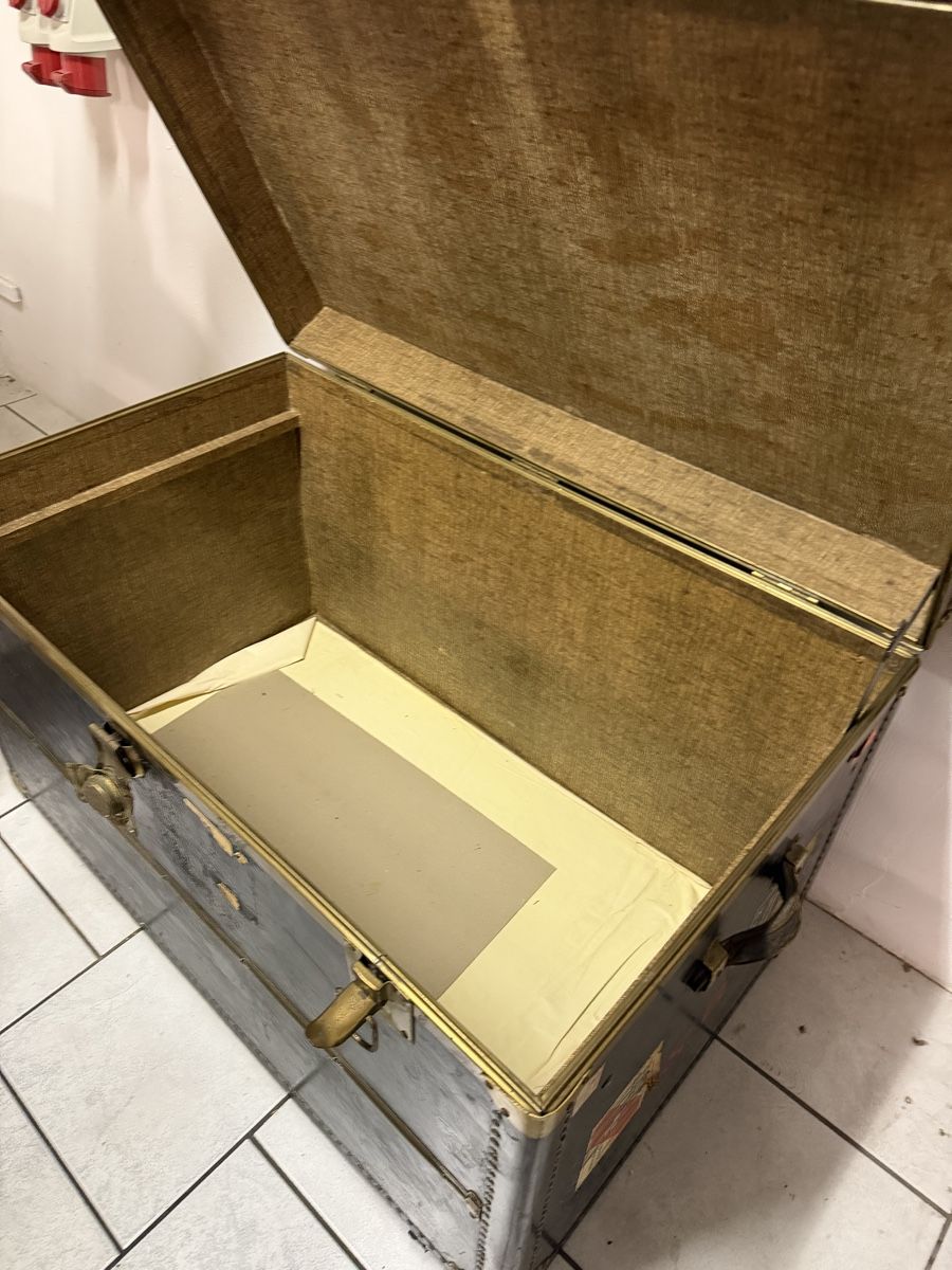 Cassapanche: Vintage Schwarzer Vulkanfiber-Dampfertrunk mit Messingbeschl – Usato da Rorschach venduto da premiumvoice 7