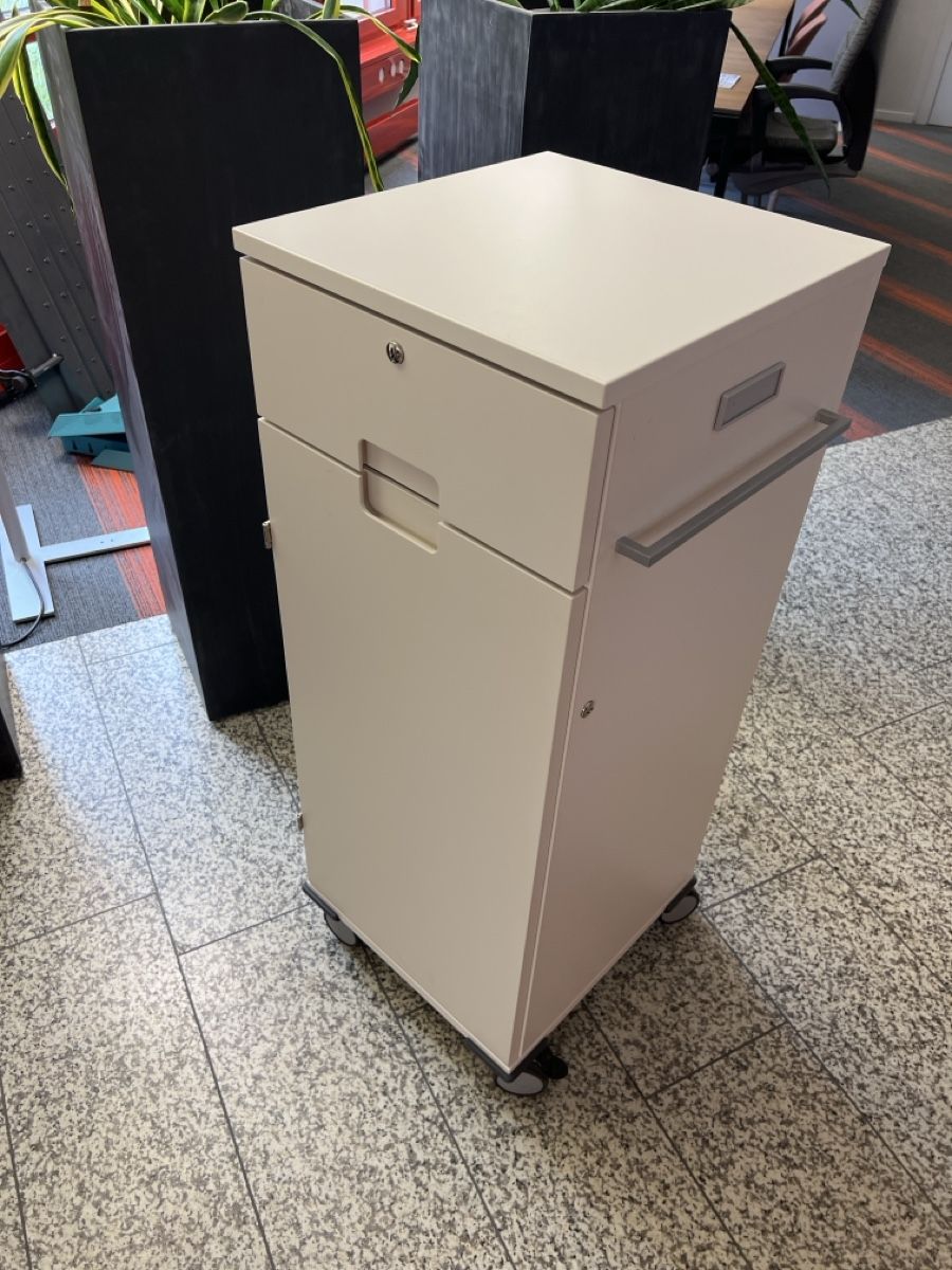 Banconi: Bürotrolley mit Rollen – Nuovo e nell'imballaggio originale da Hundwil venduto da panzermech