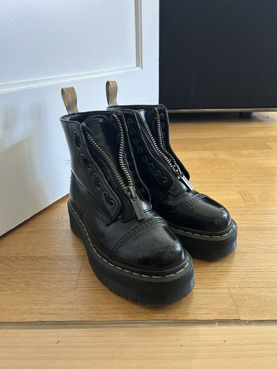 Dr. Martens Scarpe da donna: Doc Martin Stiefel mit Absatz und Reisverschluss – Usato da Zürich venduto da fabuulois