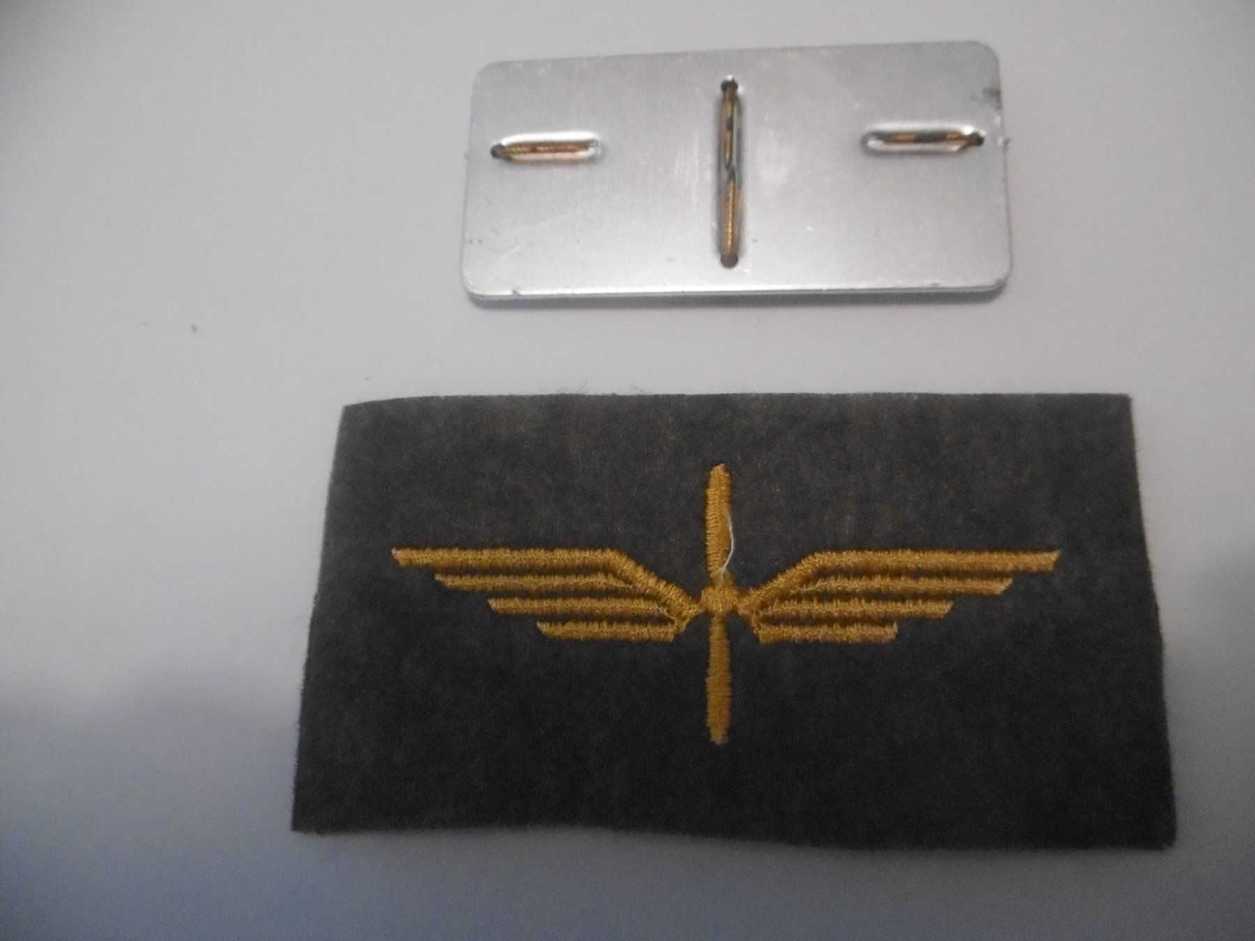 Schweizer Armee Plaketten & Abzeichen: 2 Piloten - Abzeichen der Schweiz. Armee – Gebraucht aus Wettingen von wetting078 1