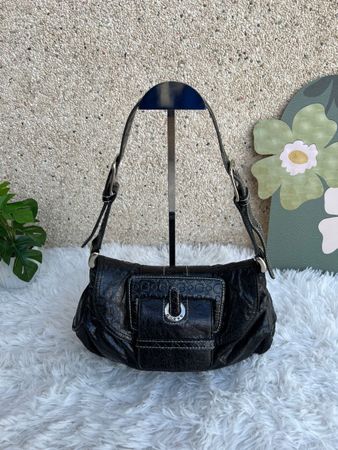 Schicke Guess Handtasche in Schwarz – Top Zustand!