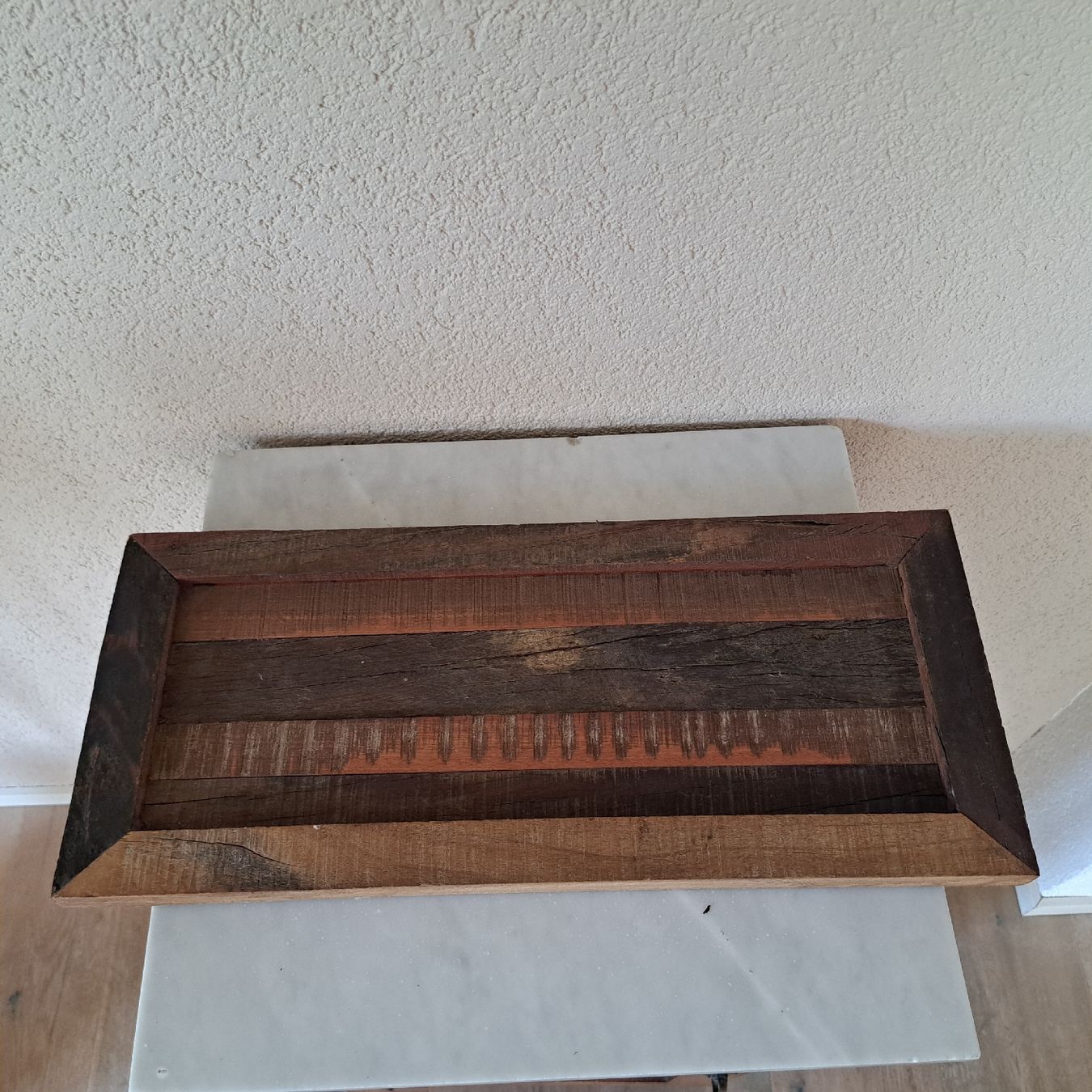 Tutte le decorazioni: rustikales Holzbrett zu Dekozwecken – Usato da Kriegstetten venduto da Jakasi