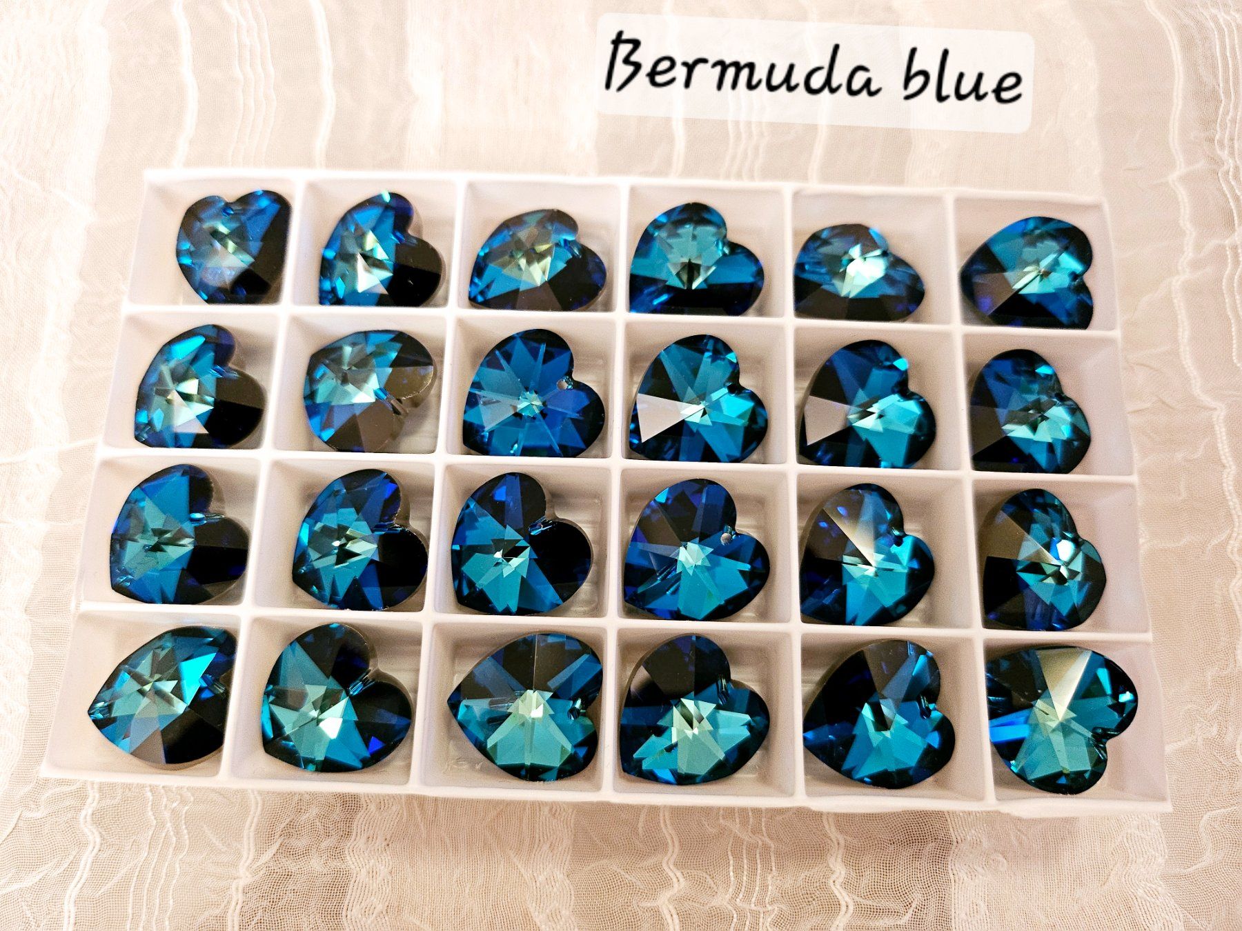 Perlen (unechte): Funkelnde Swarovski Herz Perlen 18.0x17.5mm – Neu und originalverpackt aus Dietikon von Eleda 1
