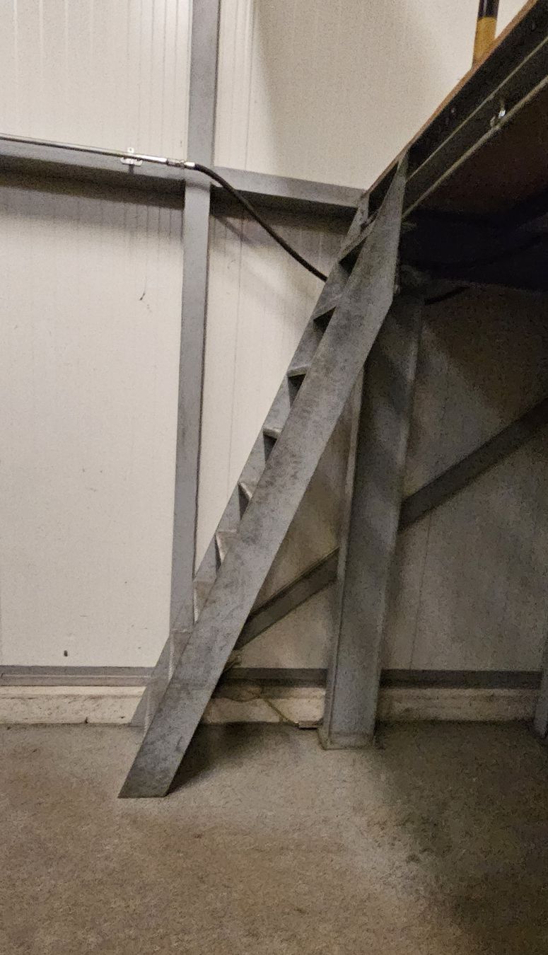 Treppen: Metalltreppe sehr steil – Gebraucht aus Mühledorf SO von lie_t8rl 3