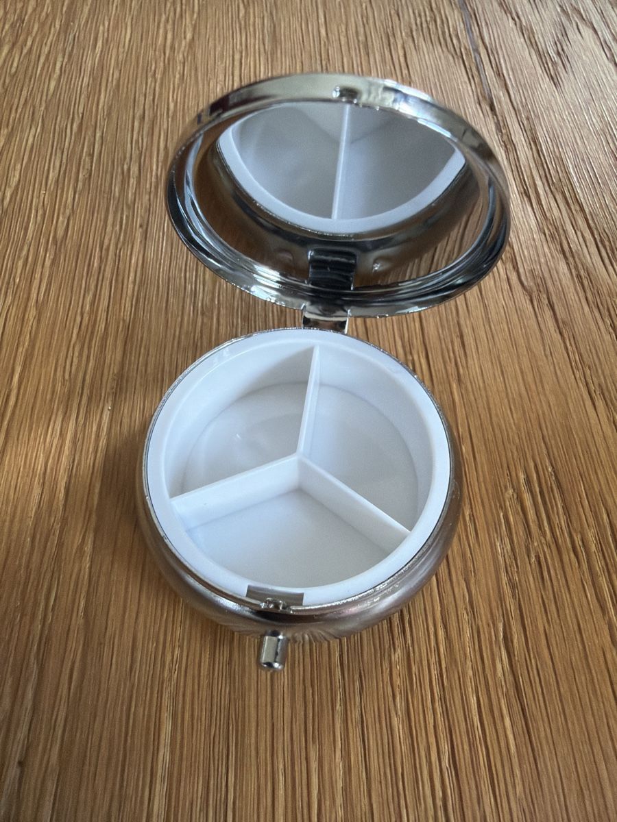 Behälter & Ähnliches: Pillen box metal rund  – Neu und originalverpackt aus Zürich von joyfulgrace 2