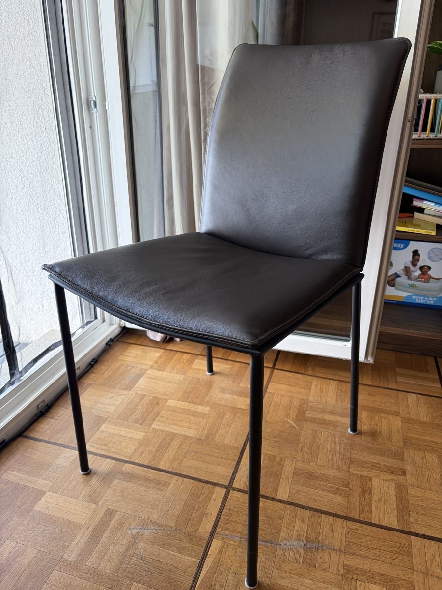 Livique Sedie: Leather Dining chair dark brown  good condition – Usato da Zürich venduto da dor_9l9g 1