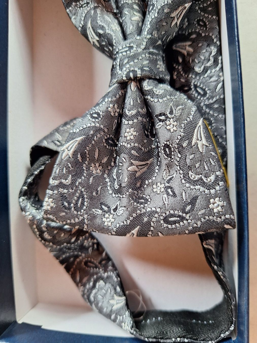 Cravatte: Elegante Herren Fliege Set - verschiedene Muster! – Usato da Huttwil venduto da Kunterbuntli 1