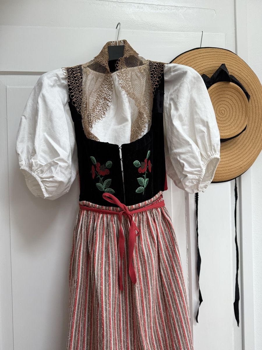 Costumes: Brienzer Arbeitertracht Gr 36 – D'occasion à Rüschlikon par clean-teeth 1