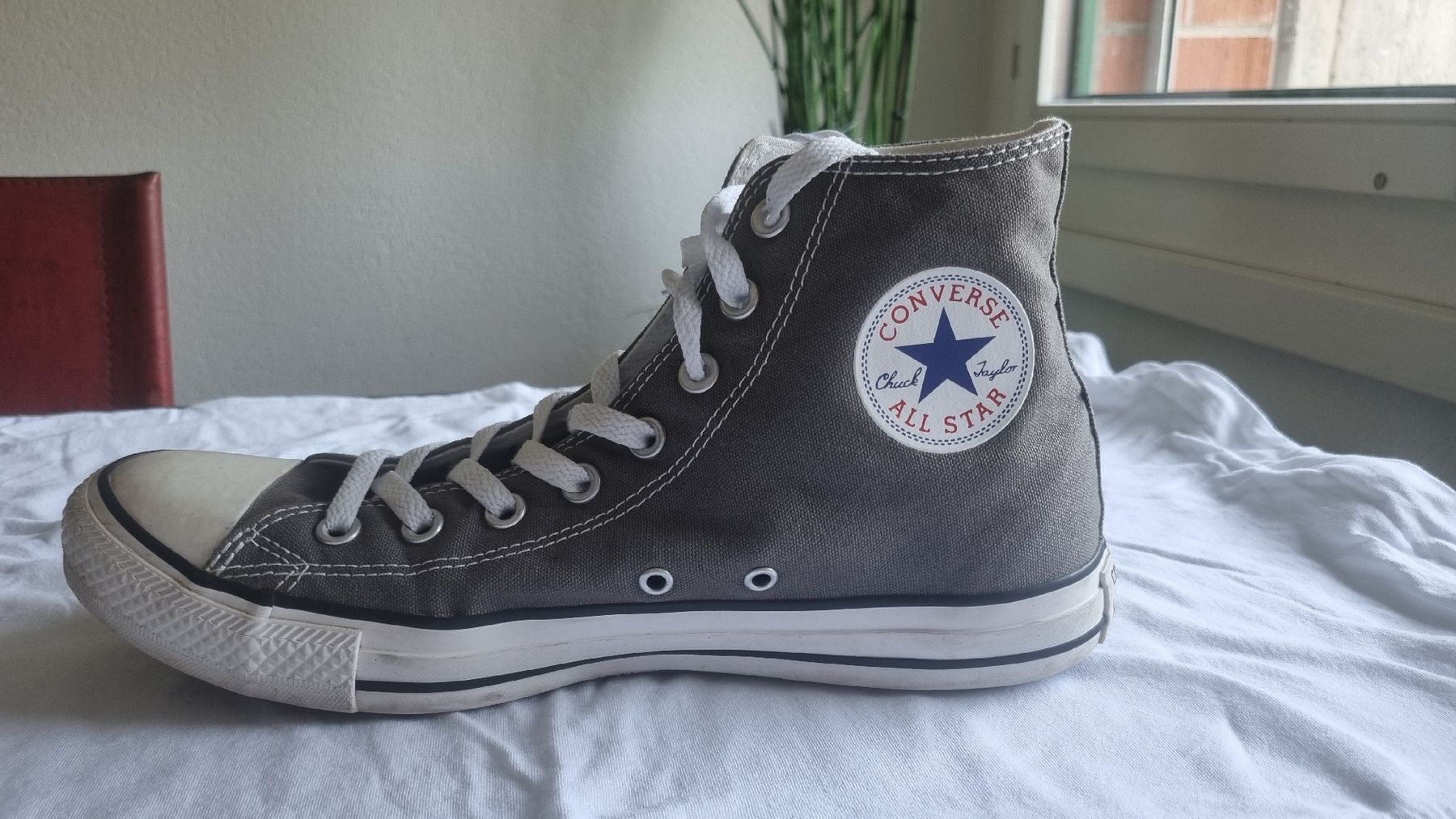 Converse Scarpe da uomo: Converse Chuck Taylor All Star Grau Grösse 42 – Usato da Uster venduto da Worm