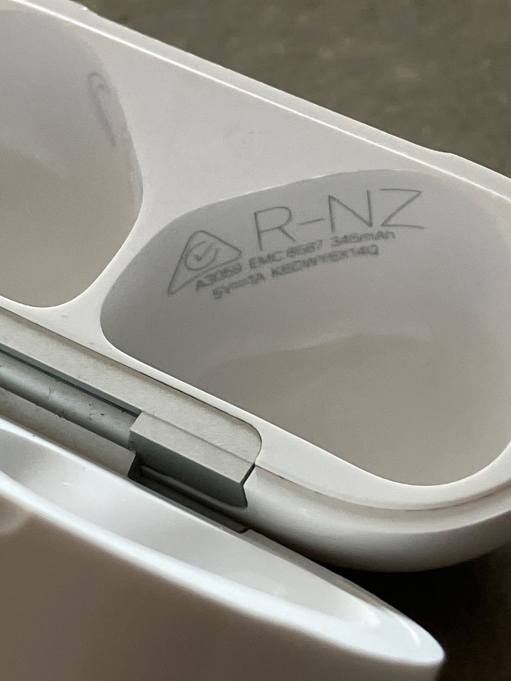 Apple Cuffie: APPLE AIRPODS 4 CASE ANC – Usato da Lausanne venduto da mr.v 4