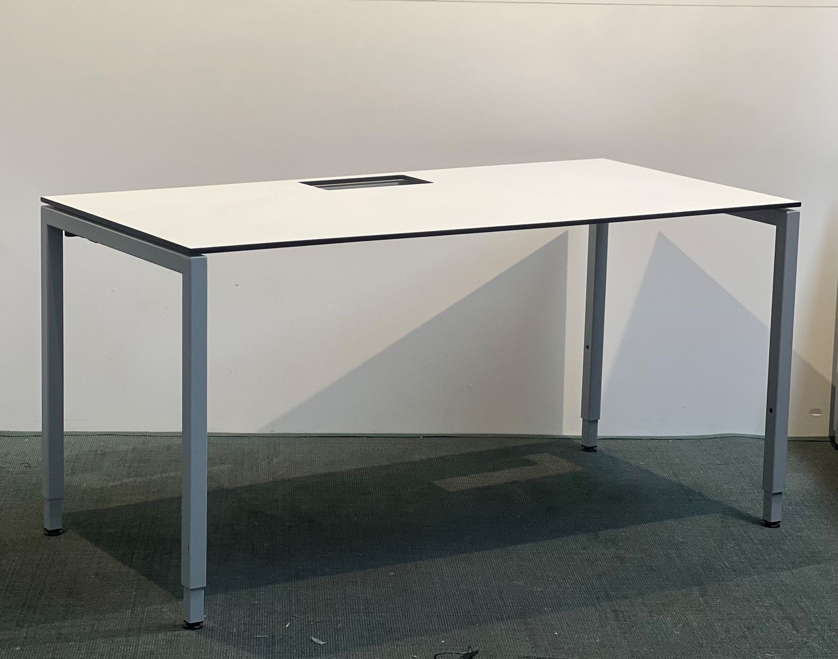 Lista Tables: 010 Posten 10x LISTA Office Tische – D'occasion à Wangen an der Aare par TBYN