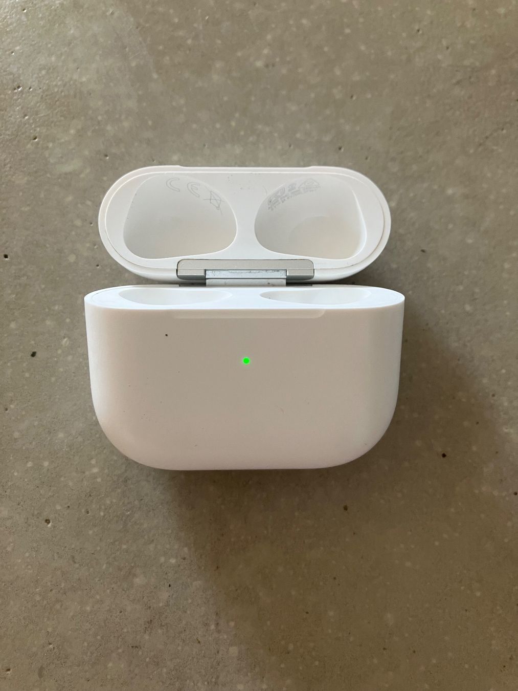 Apple Cuffie: Apple AirPods 3 Case – Usato da Lausanne venduto da mr.v