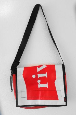 RIVELLA Umhängetasche aus Blache LKW-Plane rot weiss