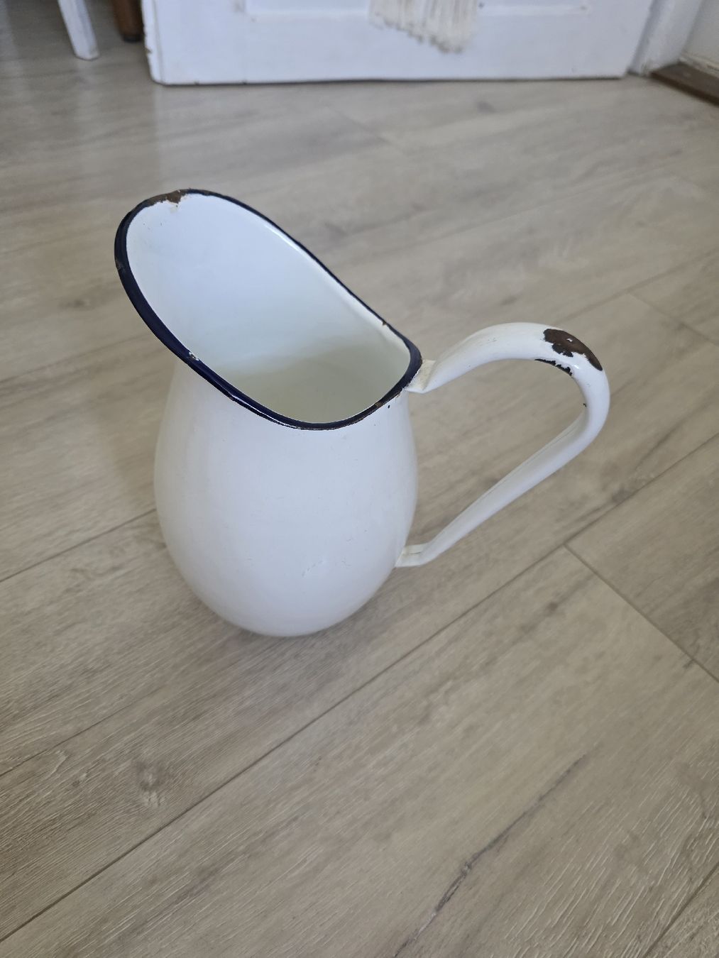 Teiere: alter Emaille Krug weiss mit blauem Rand gebraucht. – Usato da Wigoltingen venduto da Zuckerfee84 1