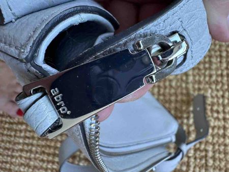 Abro Handtasche Leder hellgrau gebrauchter Zustand