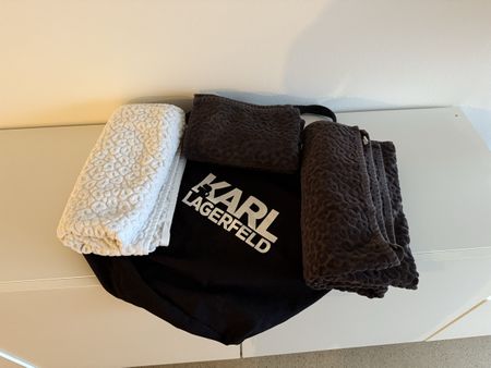 Kit de linges SPA avec sac en coton Karl Lagerfeld