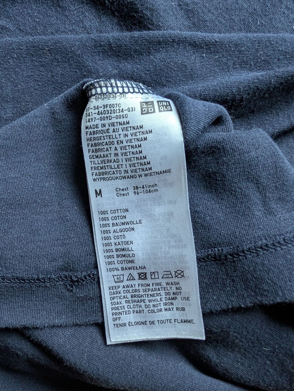 Uniqlo Maglioni & Felpe: Uniqlo Dunkelblauer Rollkragen Pullover Grösse M – Usato da Zürich venduto da Hedkandi 1