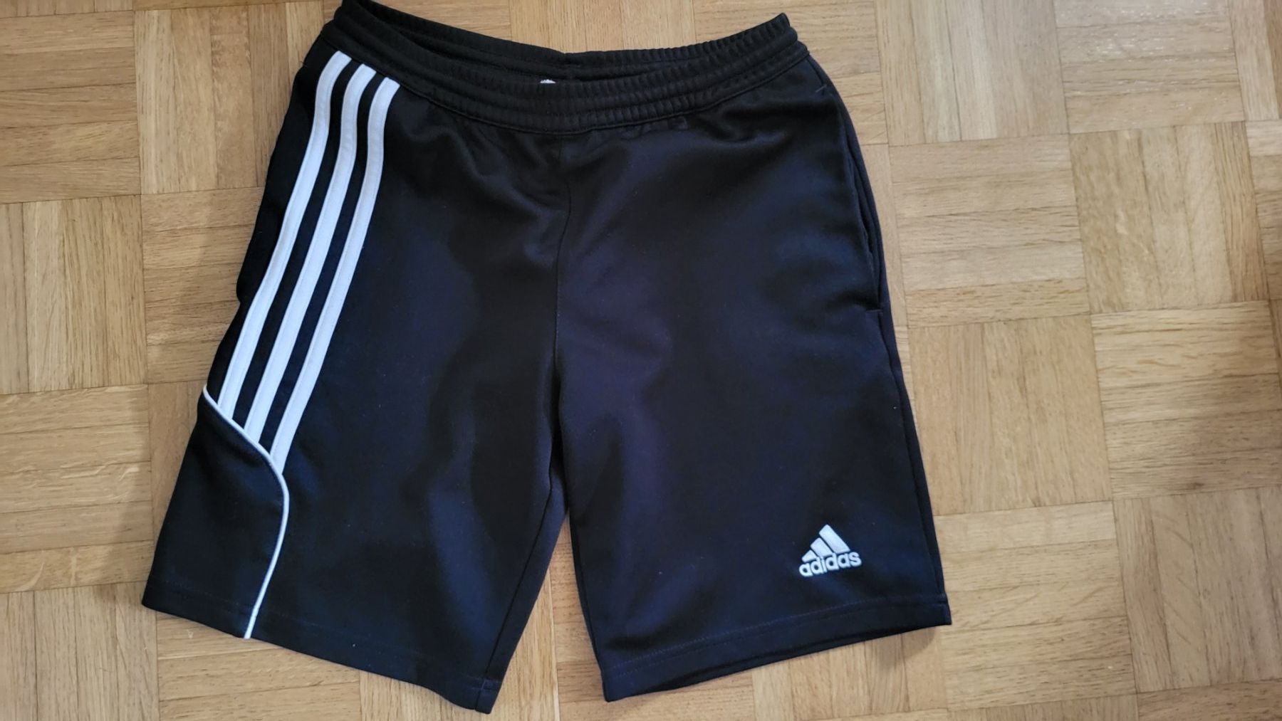 Adidas Pantaloni: Turnhose/Sporthose Gr. 140 – Usato da Rorschacherberg venduto da Maku007