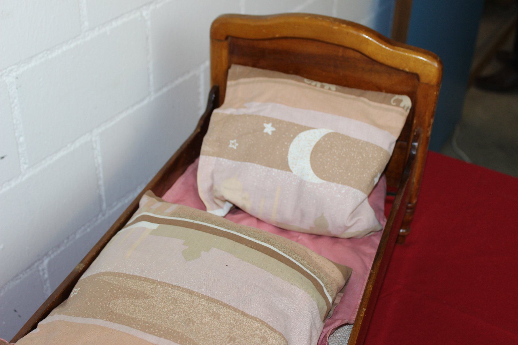 Puppen: Antikes Puppenbett mit Inhalt – Gebraucht aus Zürich von Lardoni 3