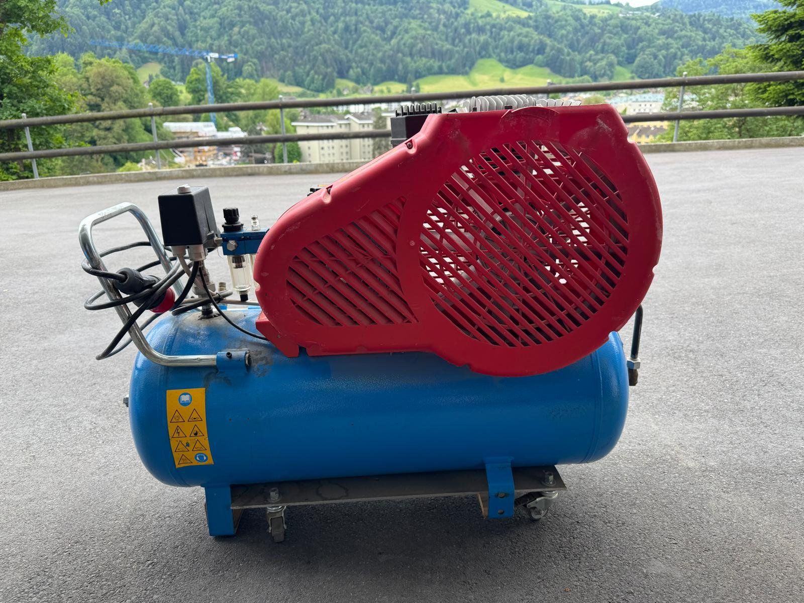 Compresseurs: Luftkompressor 100 lt – D'occasion à Obernau par ga150561