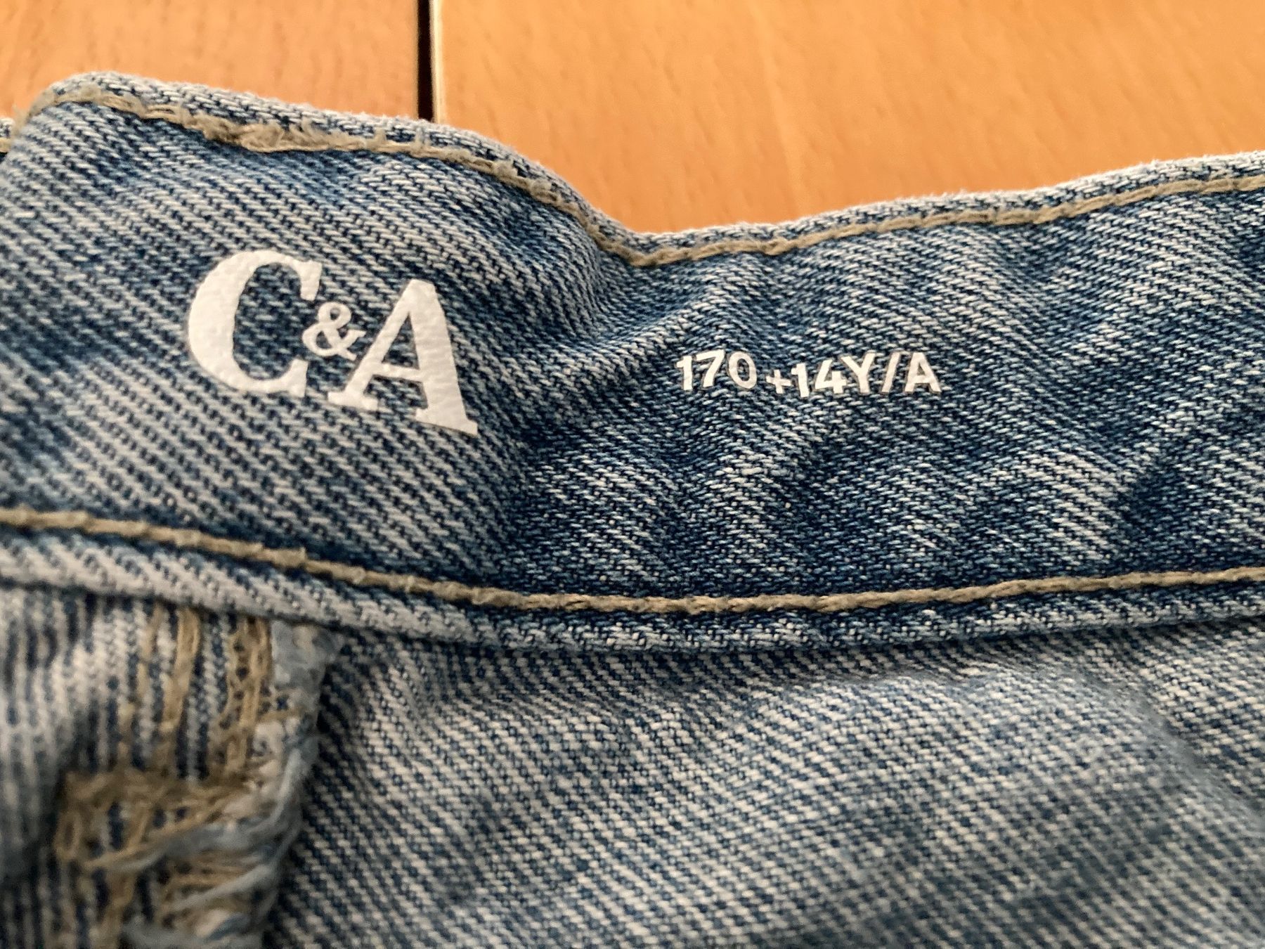 C&A Pantaloni: Kurze Jeansshorts, Grösse ca. 164/170 – Usato da Gelterkinden venduto da froggy80 3