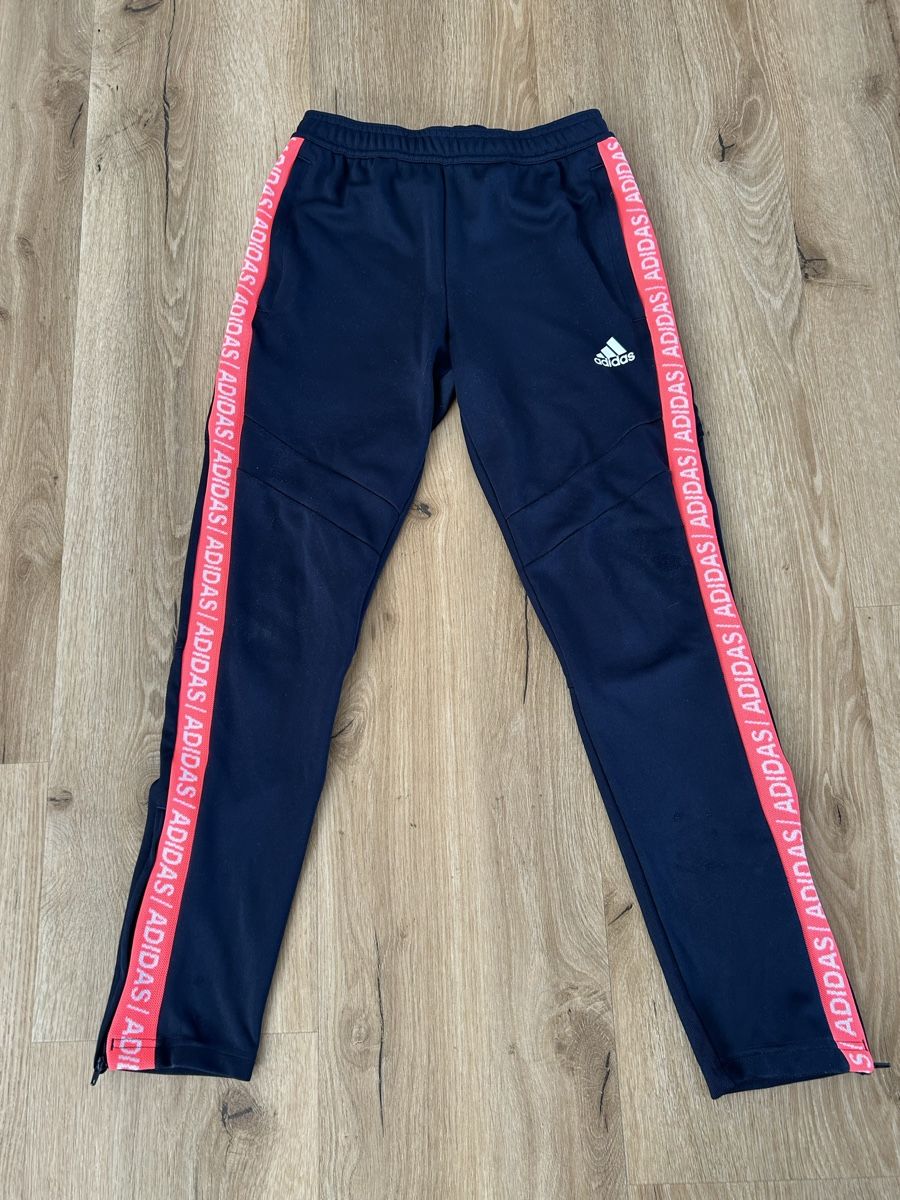 Adidas Pantaloni: Adidas Trainingshose Aeroready, Gr. 152 – Usato da Wolhusen venduto da eve_m6cg