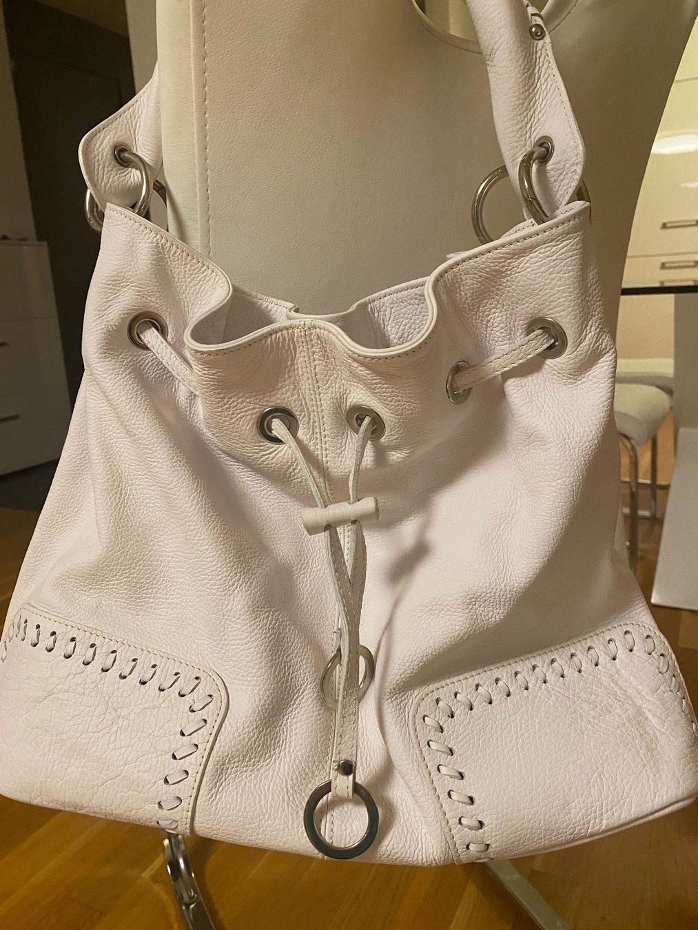 Borse da donna: Genuine Leather Beuteltasche weiss – Usato da Schmiedrued venduto da visagistinalisha