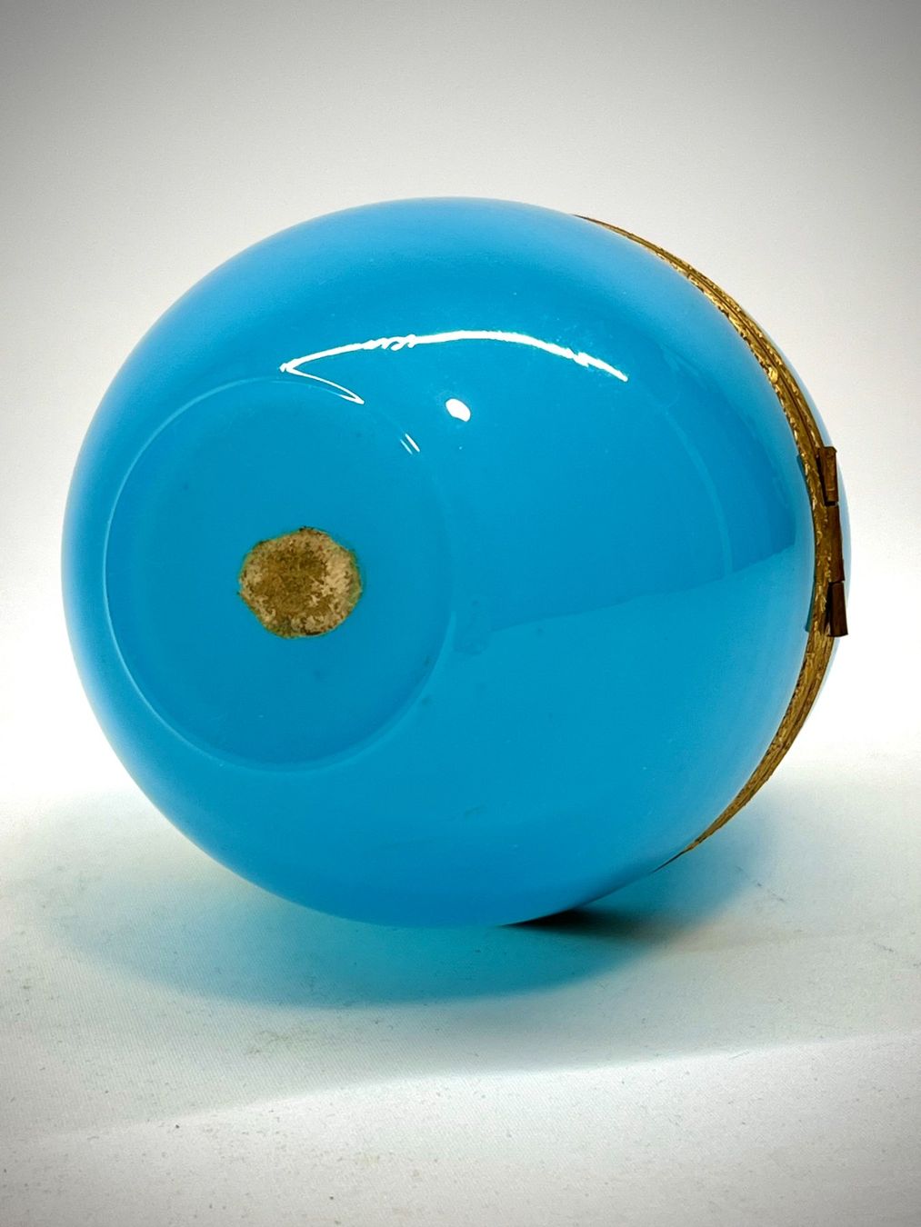 Flaconi: Französisches Opaline‑Glasobjekt mit Ormolu‑Monturen – Usato da Männedorf venduto da MrAnderson 8