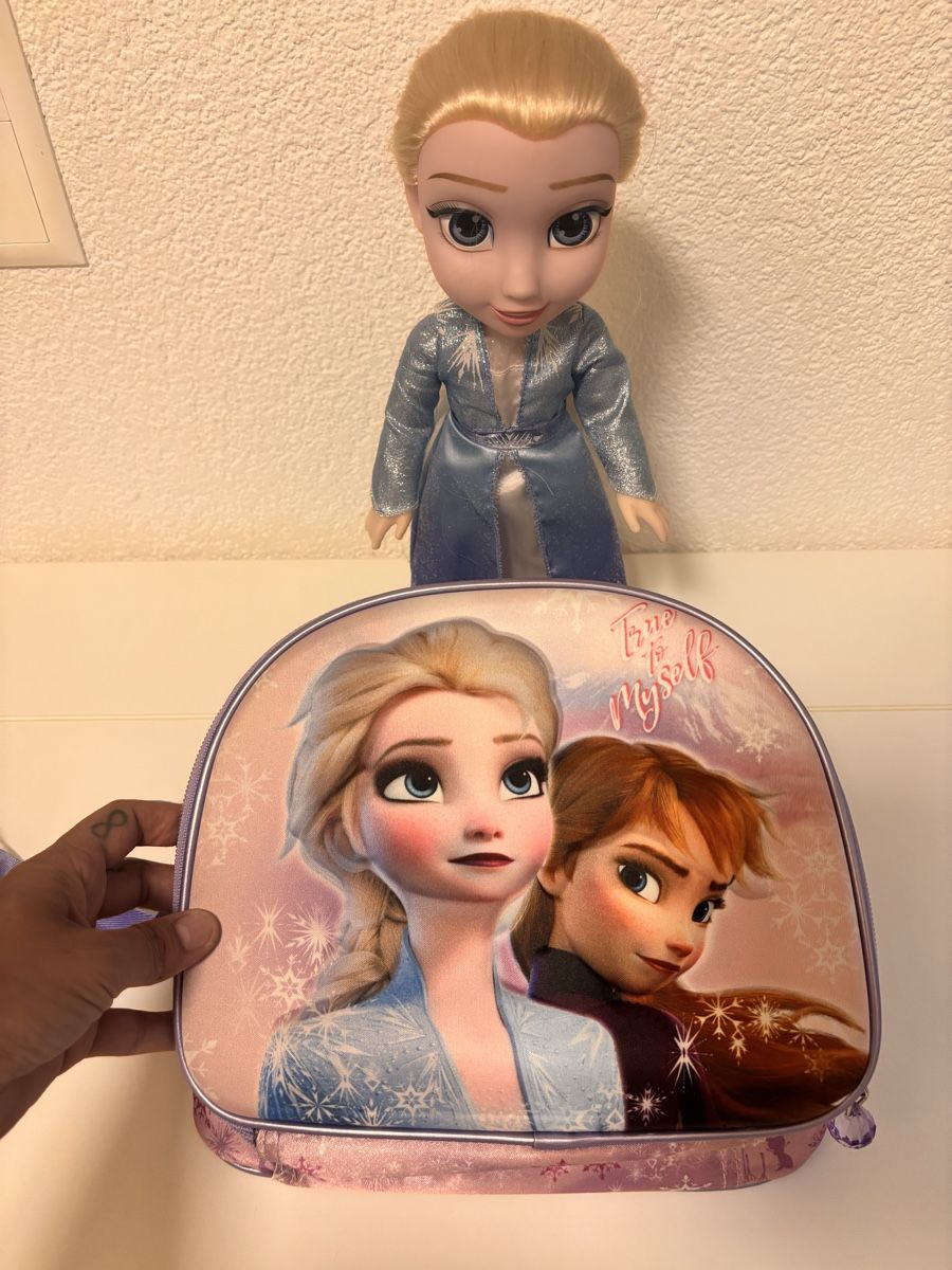 Disney Giocattoli: Frozen Elsa Puppe & Lunchbox - Das perfekte Geschenk! – Nuovo (secondo la descrizione) da Steffisburg venduto da TelmaG 3