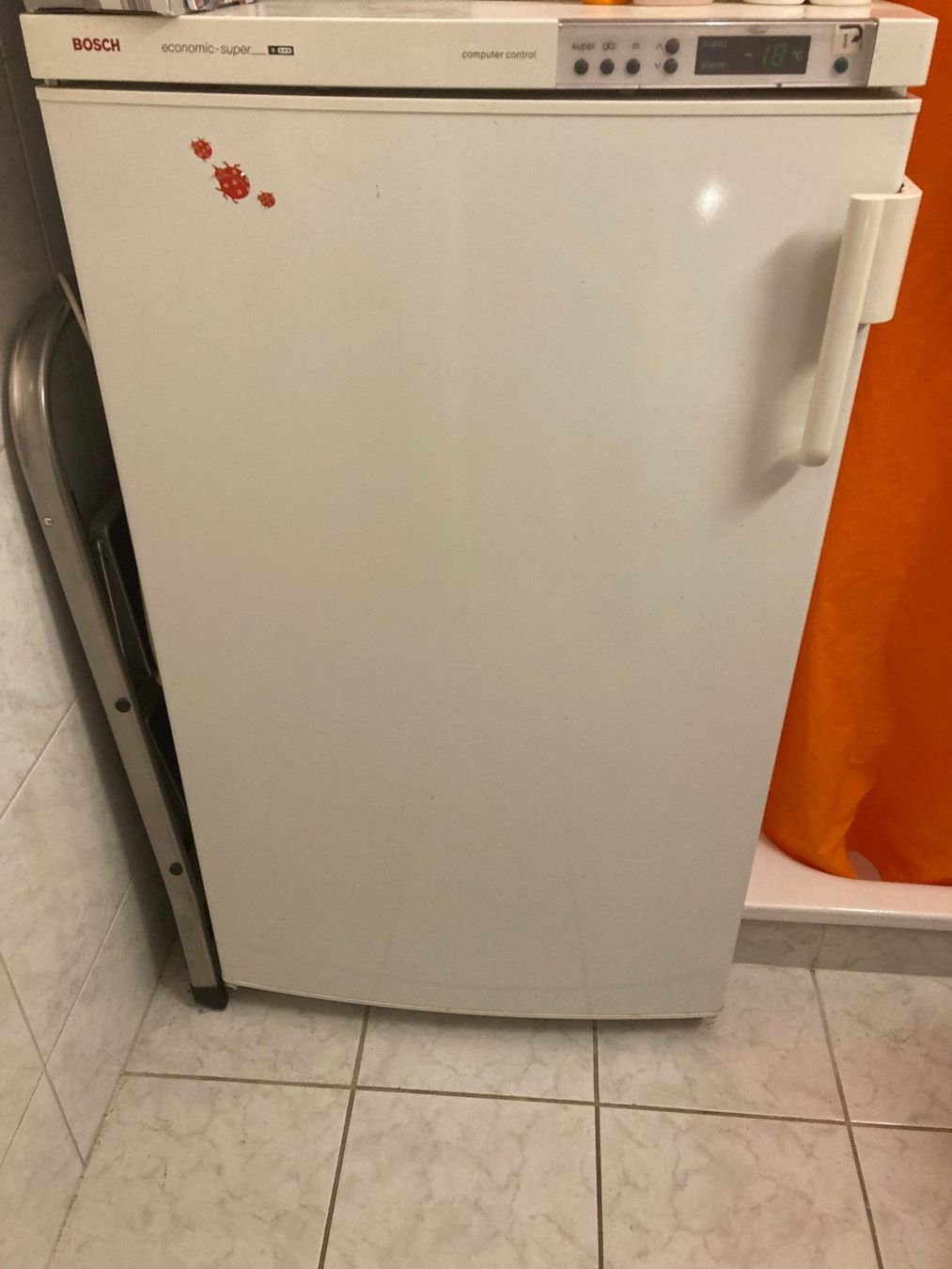 Bosch Congelatori: Gefrierschrank BOSCH tadelloser Zustand – Nuovo (secondo la descrizione) da Stäfa venduto da ARCHITEKTUR-liqui 3