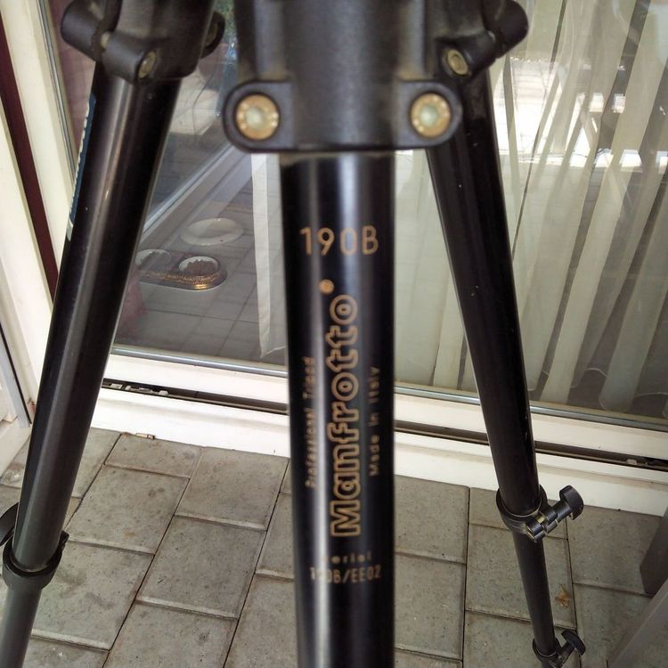 Manfrotto MT055XPRO3 055 Aluminium Stativ Mit 3 Beinsegmente Tripod