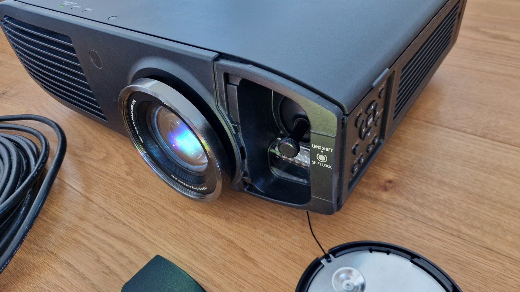 Panasonic Vidéoprojecteurs: 3D Beamer - Panasonic PT-AT5000E – D'occasion à Thun par Chmaster 2
