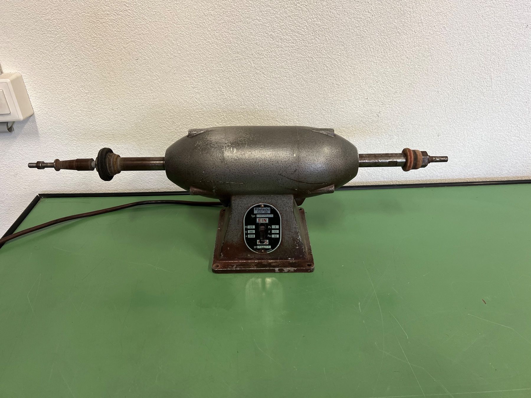 Tutte le macchine: Meuleuse Rüetschi – Usato da Aarberg venduto da SNMachines 4