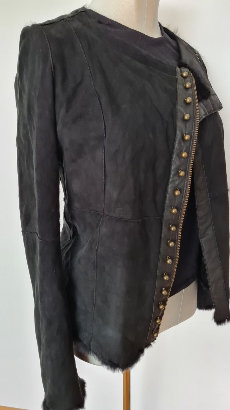 Maje Giacche: Veste Maje taille S fourrure noire – Usato da Payerne venduto da wardi11 1