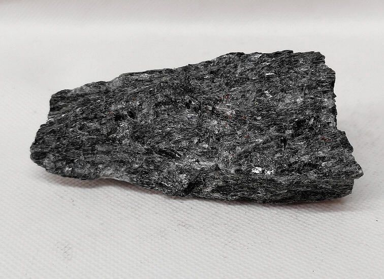 Minerali & Pietre curative: Nuummite Rohstein – Nuovo (secondo la descrizione) da Walenstadt venduto da vkt_qc8d