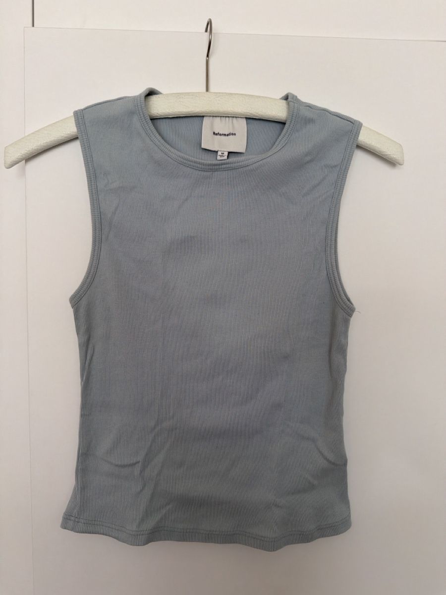 Reformation Top: Reformation Ribbed Tank Top, Light Blue, Size M – Usato da Uster venduto da b4x_ric