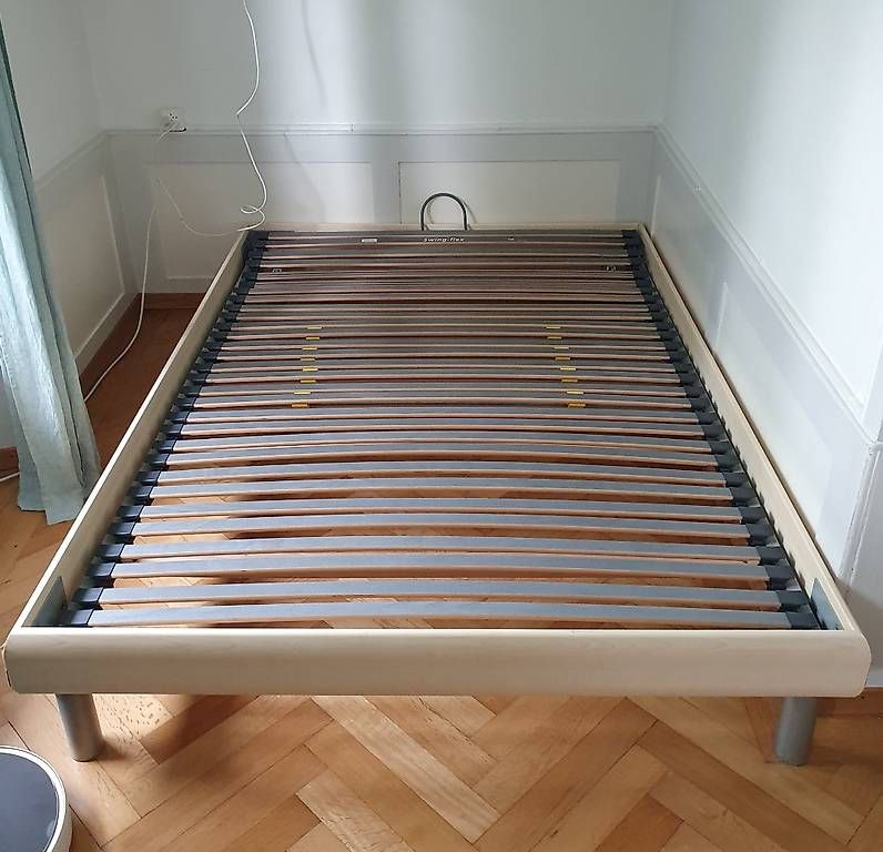 Letti: Bettrahmen mit Lattenrost 140 cm – Usato da Murten venduto da nic_n5dc