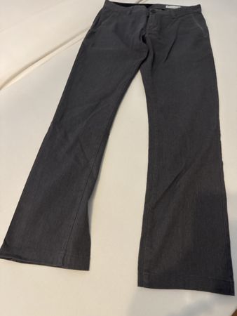 Sehr schicke und bequeme Chinohose VOLCOM