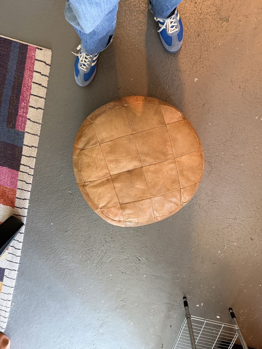 Hocker: Leder Pouf – Gebraucht aus Zürich von edu_bhj8